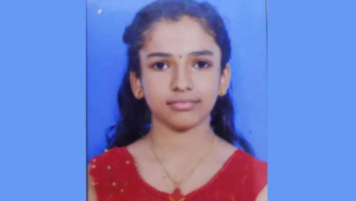 പത്തനംതിട്ടയിൽ തെരുവുനായയുടെ കടിയേറ്റ്  ആശുപത്രിയിൽ പ്രവേശിപ്പിക്കപ്പെട്ട 12 വയസ്സുകാരി മരിച്ചു