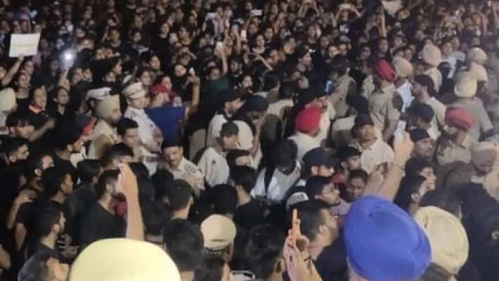 പ്രതിഷേധം താത്കാലികമായി അവസാനിപ്പിച്ച് വിദ്യാർത്ഥികൾ