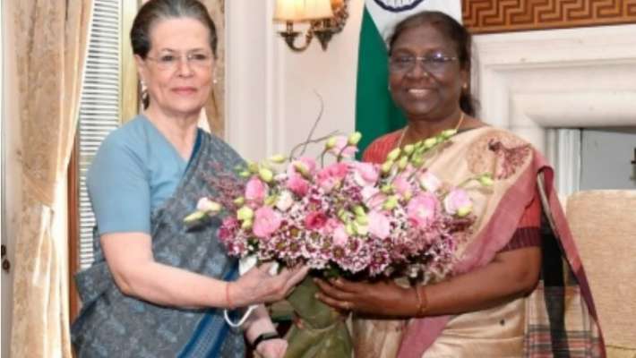 കോൺഗ്രസ് അധ്യക്ഷ സോണിയ ഗാന്ധി രാഷ്ട്രപതി ദ്രൗപതി മുർമുവുമായി കൂടിക്കാഴ്ച നടത്തി