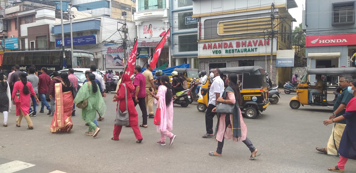 kerala police on duty at secretariat